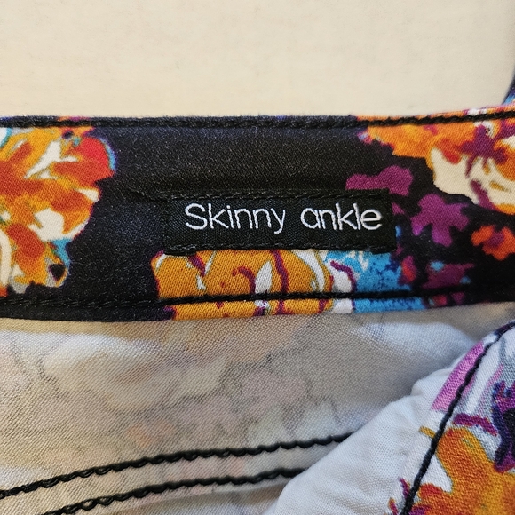 Floral Jeans - Picture 4 of 4